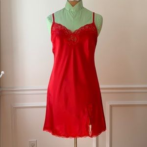 VICTORIA’S SECRET Shimmery Red Slip With Lace ❤️